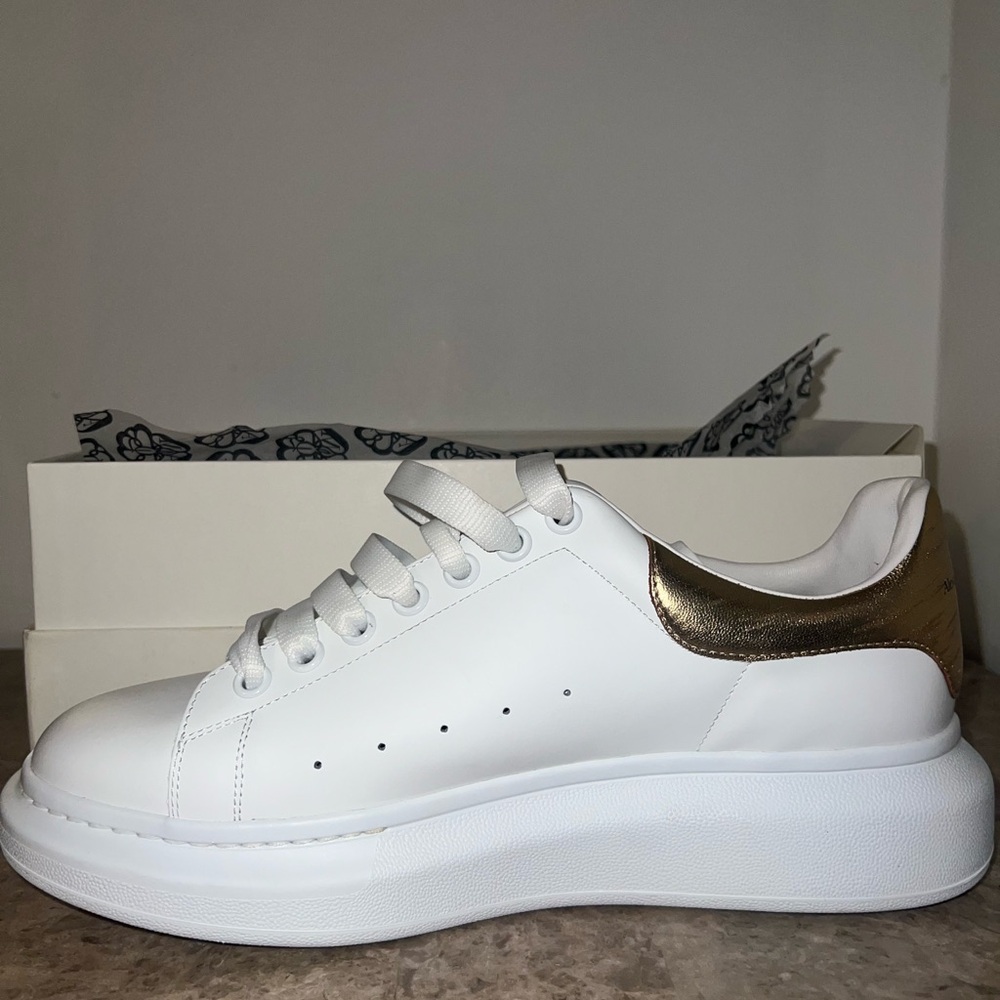 WHITE & GOLD ALEXANDER MCQUEEN SNEAKER